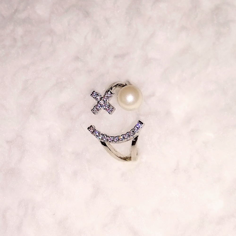 🎉HPx2😉Boutique Winking Ring Pearl Gold Plated